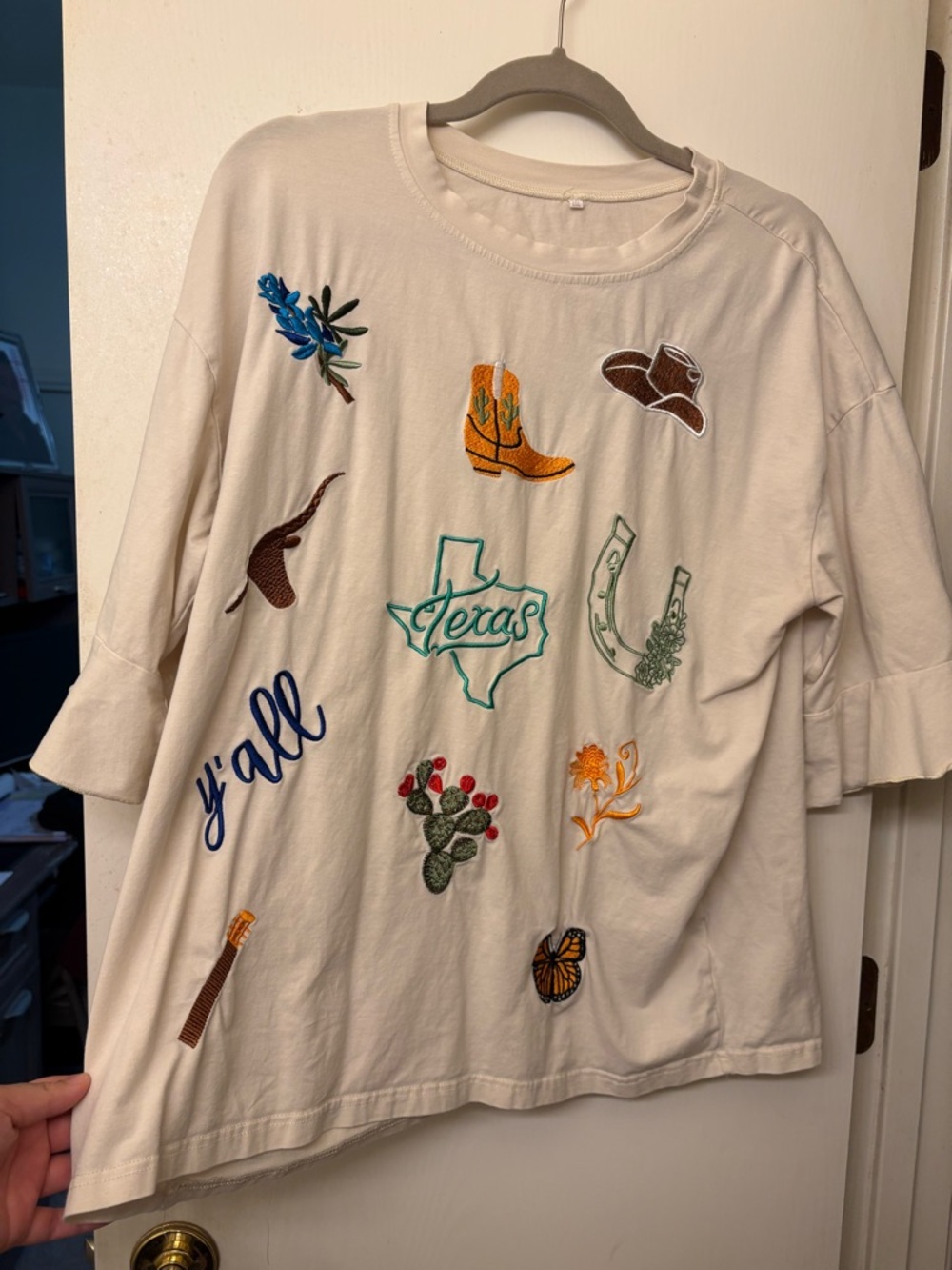 XL Cream Embroidered Texas Motif Tee (thrifted- without tags)